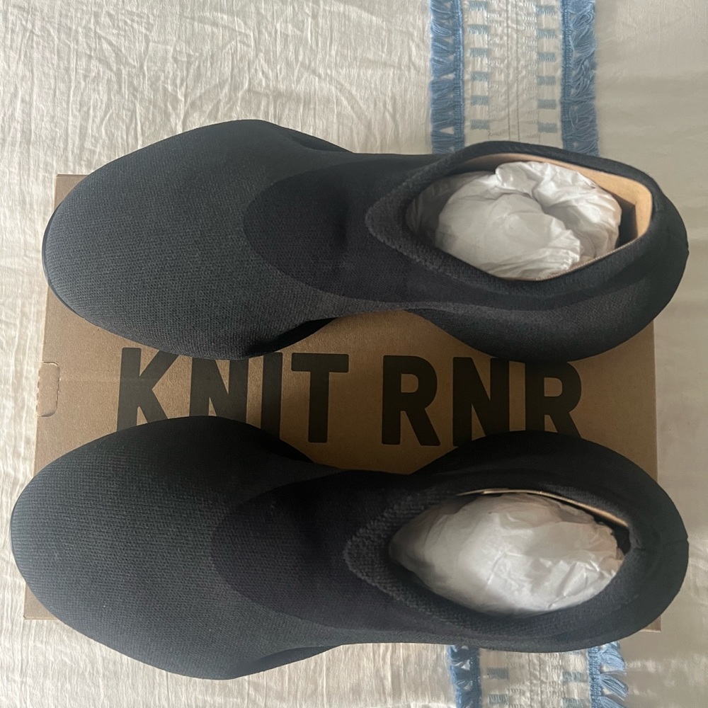 Yeezy Knit RNR - Picture 2 of 6